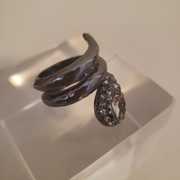 BCBG MaxAzria snake ring with faux crystals, hematite colour, serpent - Picture 6 of 6